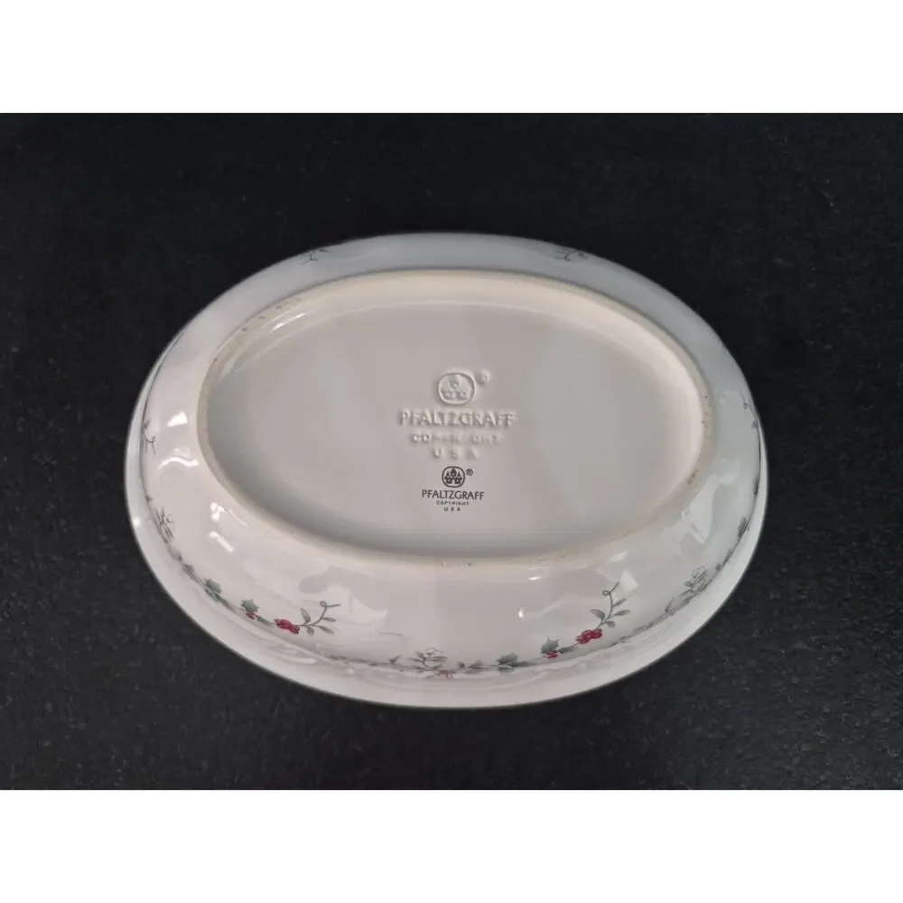 Vintage Pfaltzgraff Winter Berry Holiday Christmas Oval Serving Bowls Set Of 2